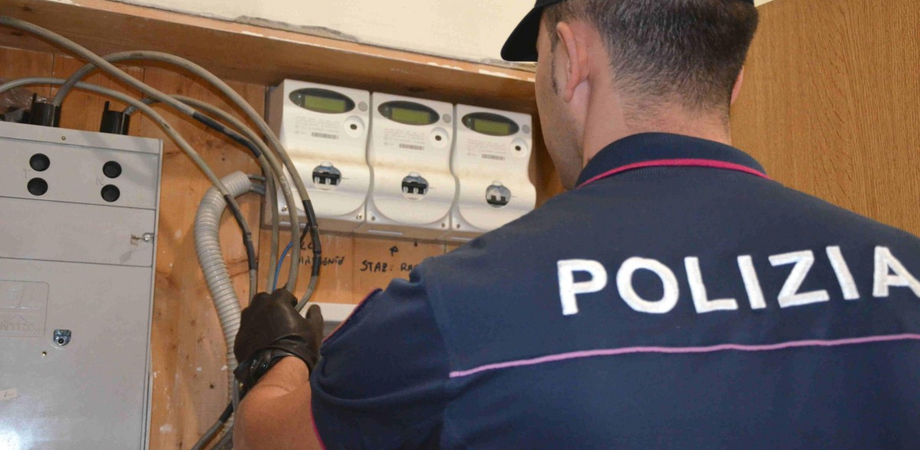 Caltanissetta, rubava lenergia elettrica dal vicino di casa: 40enne ... Energia elettrica casa