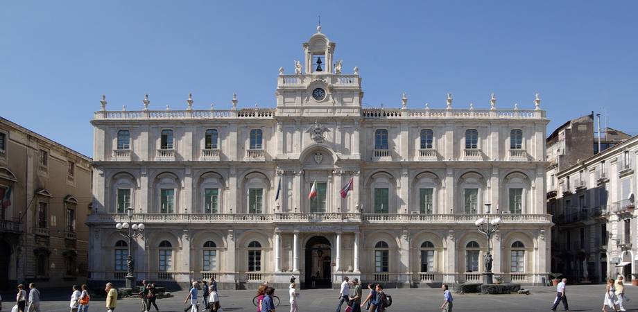 Esami falsi e voti taroccati all’Università di Catania: arrestati due dipendenti dell’Ateneo