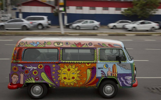 https://www.seguonews.it/bye-bye-kombi-volkswagen-non-produrra-piu-lo-storico-furgoncino-degli-hippie