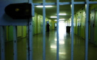 https://www.seguonews.it/torture-e-lesioni-ai-danni-di-un-detenuto-misure-cautelari-per-8-agenti-penitenziari