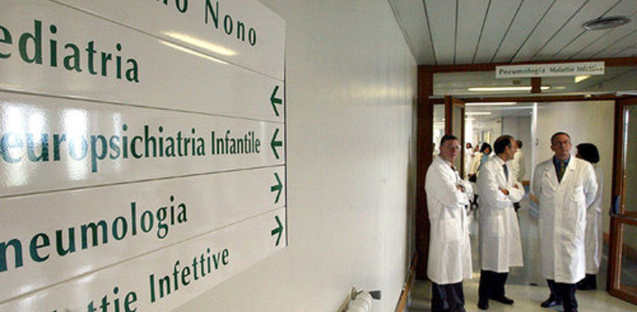 Raffica di controlli sulle liste d'attesa: denunciati nove medici per avere fatto passare prima gli amici