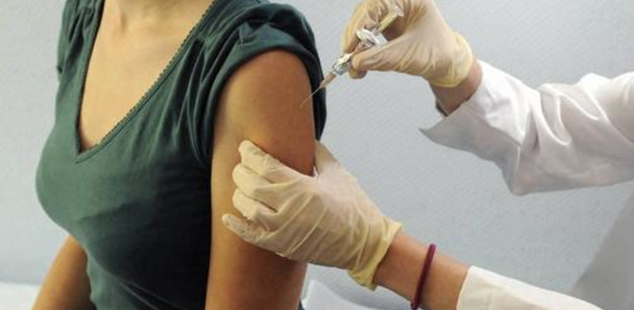 Vaccino, il 65% degli italiani vuole farlo appena possibile: "E' l'unico modo per tornare alla normalità"