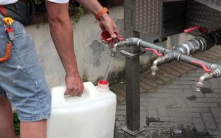 https://www.seguonews.it/gela-nuova-emergenza-idrica-mezza-citta-rimane-senzacqua-per-un-guasto