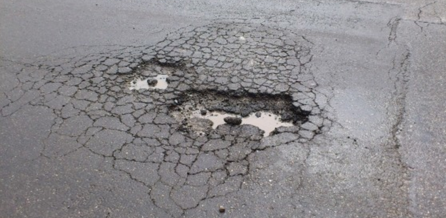 Caltanissetta, buche sull’asfalto: decine di telefonate alla Polizia Municipale