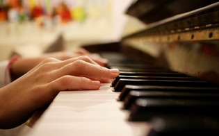 https://www.seguonews.it/serradifalco-concorso-musicale-nazionale-primo-premio-per-la-piccola-anna-ding-zhong
