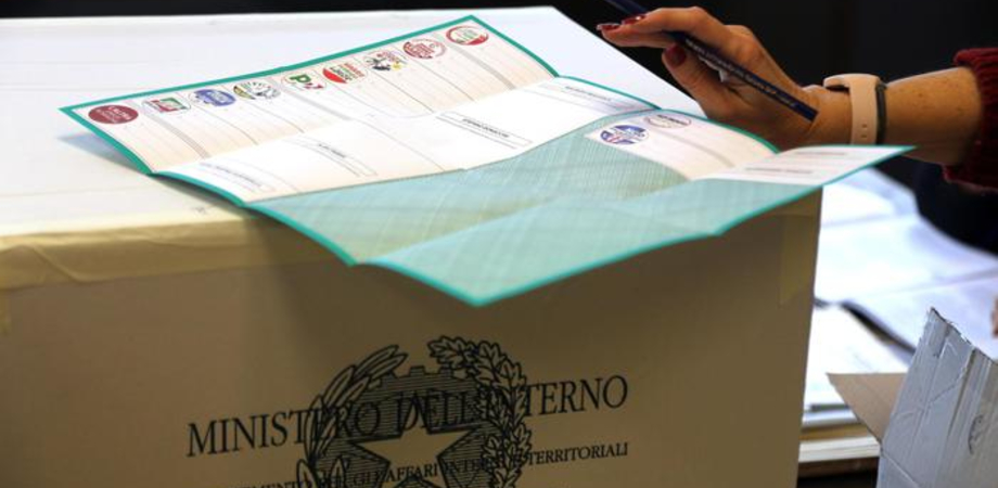 Elezioni Politiche e Regionali, agli elettori siciliani verranno consegnate tre schede