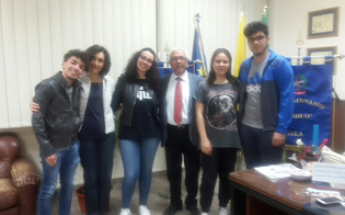 https://www.seguonews.it/tre-studenti-gelesi-trionfano-al-concorso-scientifico-torricelli-web-di-faenza