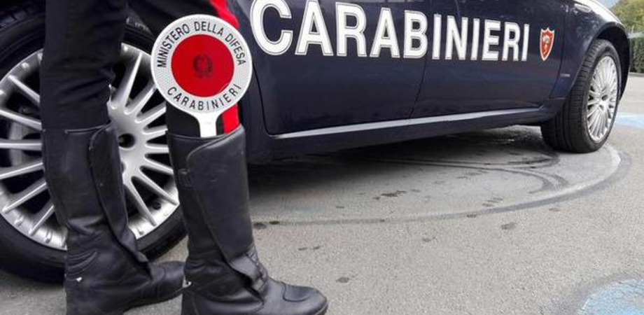 Serradifalco, ha l'assicurazione scaduta e non si ferma all'alt dei carabinieri: donna fermata dopo breve fuga