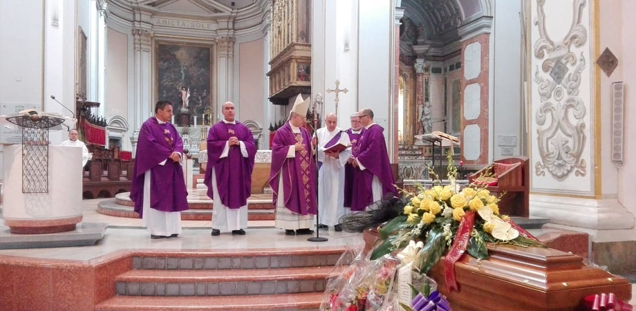 L'addio al giornalista Stefano Gallo, il Vescovo: "Da lui raccogliamo l'eredità più bella. L'amore per la città"