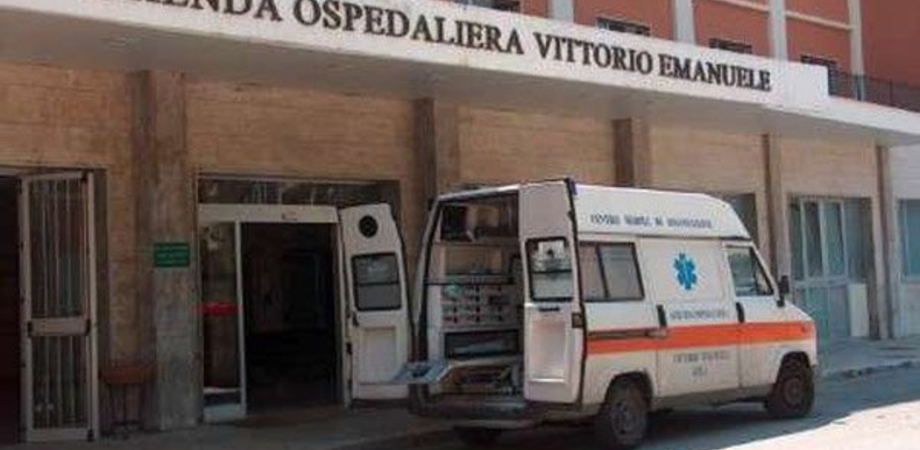 Un solo medico di turno in pronto soccorso e pazienti di terapia intensiva traferiti al Sant'Elia: a Gela organizzato sit-in