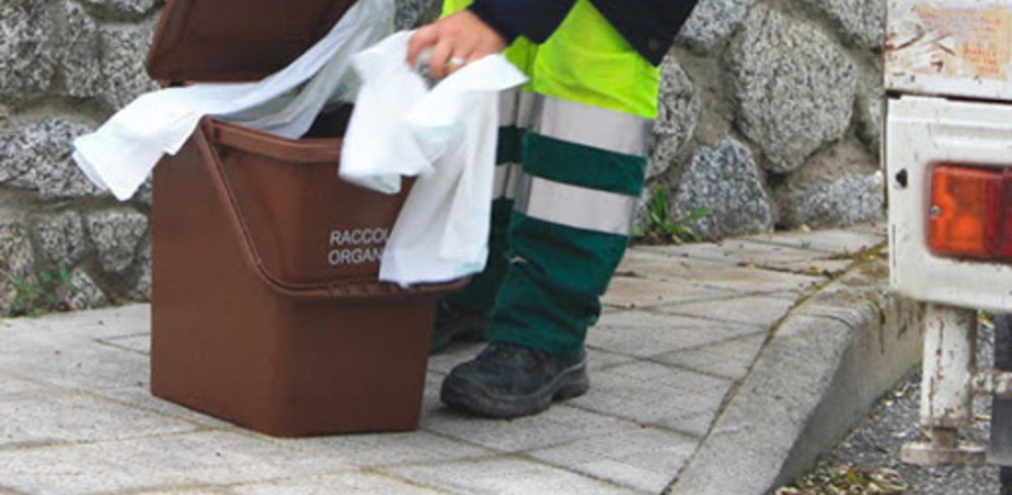 Caltanissetta, continuano i controlli della Polizia Municipale sui rifiuti: 9 su 11 non conformi