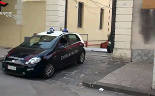https://www.seguonews.it/caltanissetta-13enne-torturato-e-picchiato-in-un-garage-per-aver-difeso-dei-coetanei-dai-bulli-era-stato-attirato-con-una-scusa