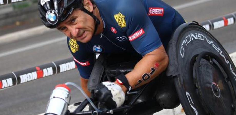 Terribile incidente per Alex Zanardi in handbike: è in gravissime condizioni, operato al cervello