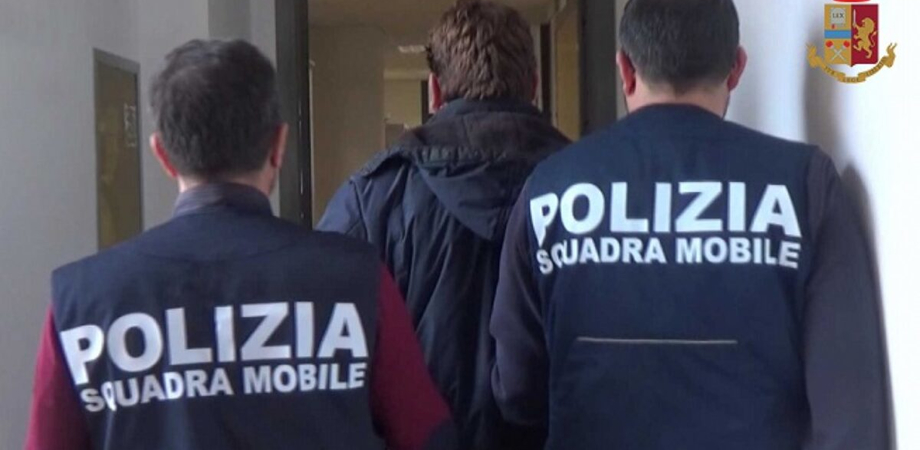 Marijuana e hashish nascosti sotto il letto, arrestato a Caltanissetta un venditore ambulante