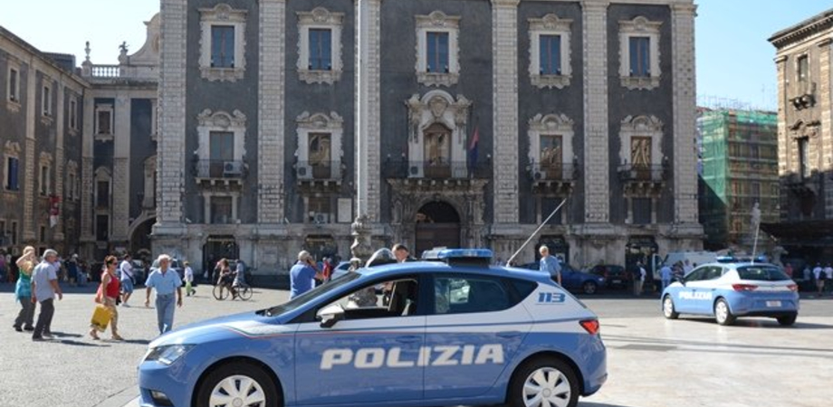 A Catania tagliano la gola ad un passante durante la rapina: arrestati due 17enni