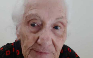 https://www.seguonews.it/nonna-giorgia-a-100-anni-festeggia-il-natale-guarendo-dal-covid-19-aveva-contratto-il-virus-in-una-rsa