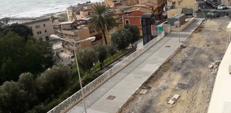 A Gela il Covid blocca i lavori di viale Mediterraneo: un operaio ha contratto il virus