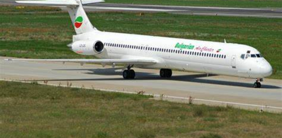 Volo Catania-Roma, scoppia motore dell'aereo: "Atterrato solo grazie alla bravura del pilota"