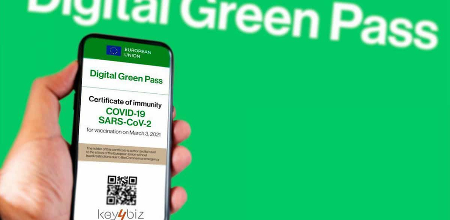 Green Pass, cinque modi per ottenere la Certificazione verde: arriva la notifica via sms (ma non a tutti)