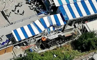 https://www.seguonews.it/tragedia-a-capri-minibus-precipita-su-un-lido-morto-lautista-e-20-feriti-alcuni-gravi