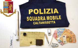 https://www.seguonews.it/caltanissetta-pusher-arrestato-in-casa-aveva-tutto-loccorrente-per-confezionare-dosi-di-droga