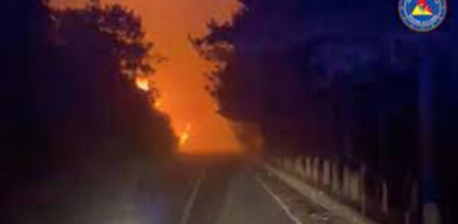 Sicilia rovente, brucia il parco dell'Etna: notte di fuoco a Linguaglossa