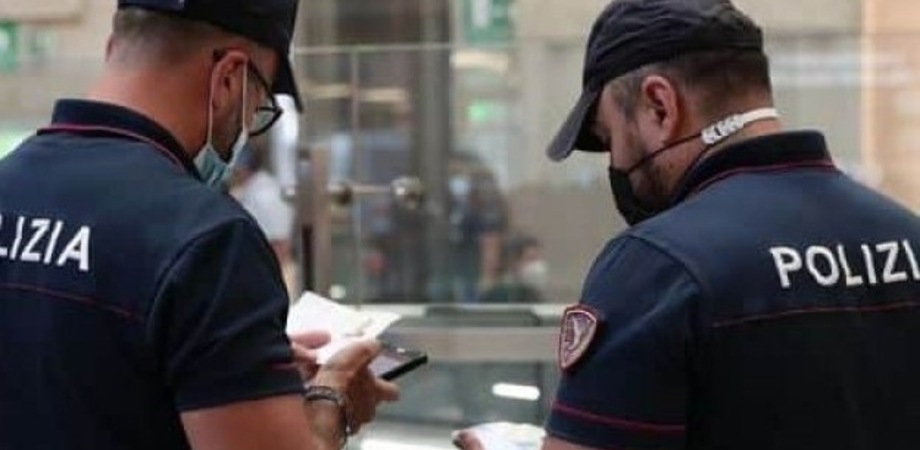 Controlli della polizia a Caltanissetta, gruppi "no vax" elencano attività "no green pass": ma erano tutte regolari
