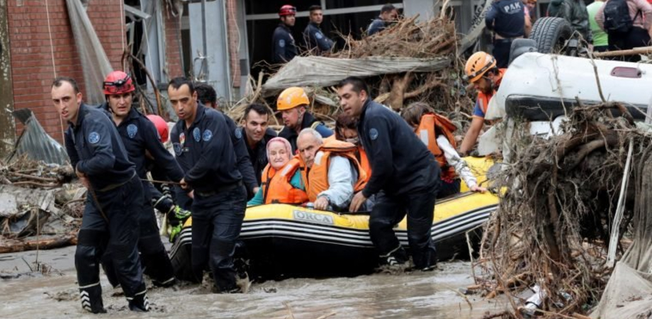 Inondazioni in Turchia: 27 morti e 330 villaggi senza corrente elettrica