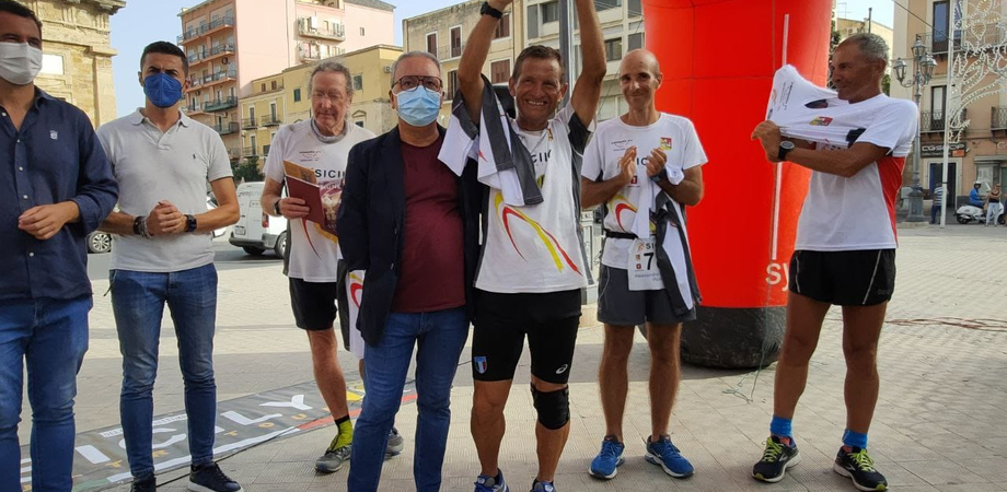 Sicily Ultra Tour, a Gela cala il sipario sulla maratona che ha attraversato 83 paesi