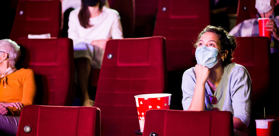Andare al cinema fa bene, lo studio: "Riposante e rigenerante per il nostro cervello iperstimolato"
