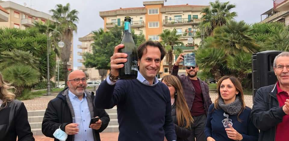 L'avvocato Gioacchino Comparato è il nuovo sindaco di San Cataldo: vittoria per il centrosinistra