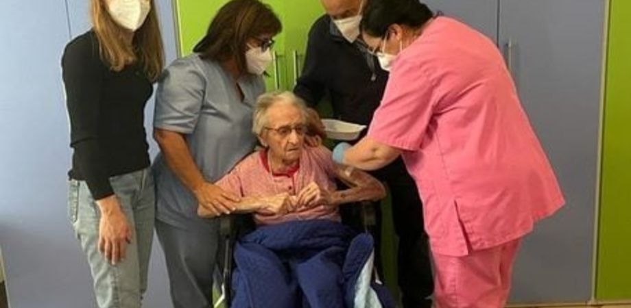 Comiso, terza dose a 107 anni per la signora Maria: è stata tra le prime a vaccinarsi