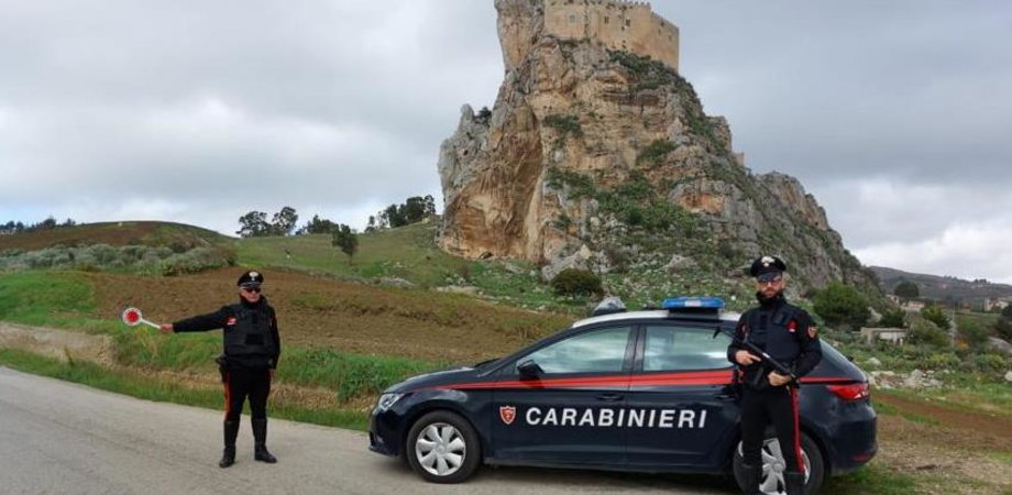 Acquaviva Platani, furti in tre aziende: arrestati tre braccianti agricoli di Palagonia