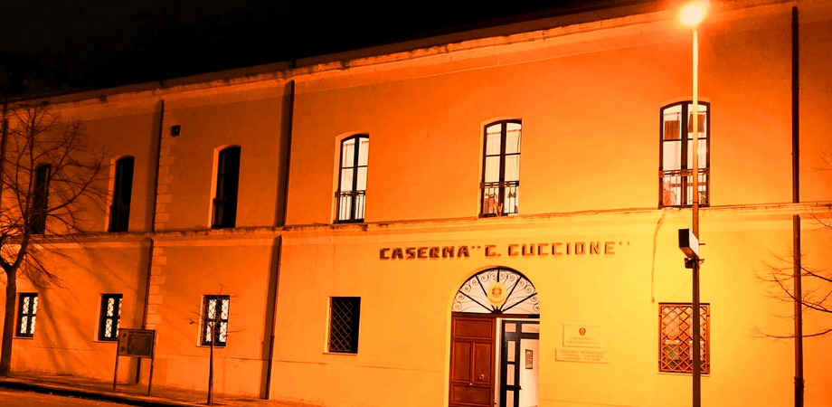 Violenza contro le donne, le caserme dei carabinieri della provincia di Caltanissetta si colorano di arancione