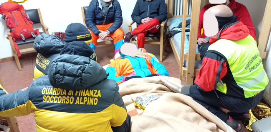 Soccorsi dalla Guardia di Finanza tre escursionisti bloccati per neve e ghiaccio sull'Etna