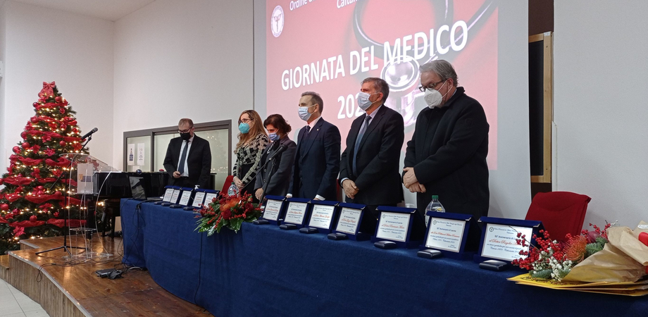 Celebrata a Caltanissetta la giornata del Medico, onorificenze ai laureati da più di 50 anni