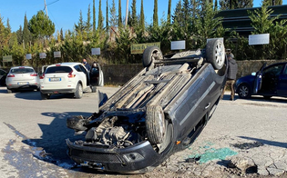 Caltanissetta, incidente autonomo sulla Sp40: auto si ribalta, un ferito