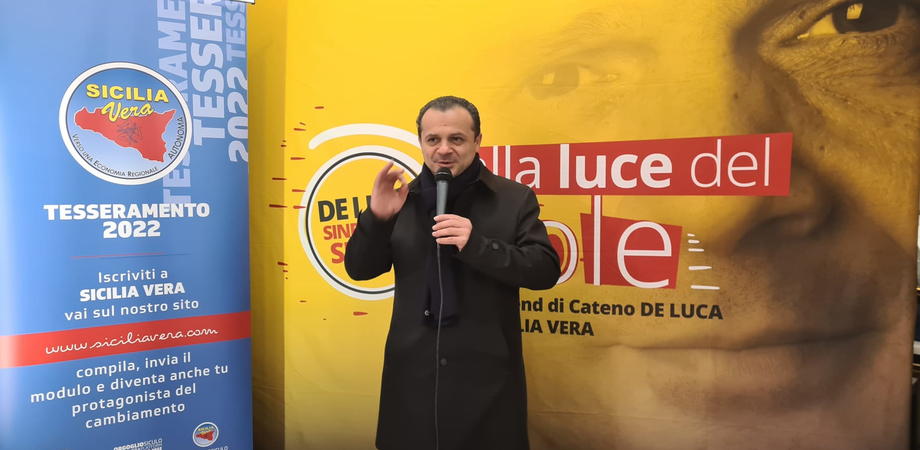 Il candidato alla presidenza della Regione Cateno De Luca a Caltanissetta: "Qui pronti a presentare una lista"