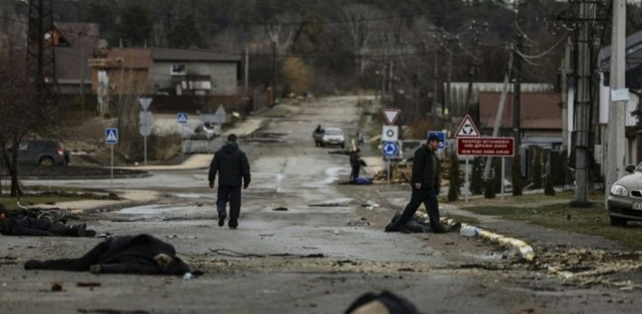 Ucraina, l'orrore di Bucha sciocca l'Occidente: l'Onu parla di possibili crimini di guerra