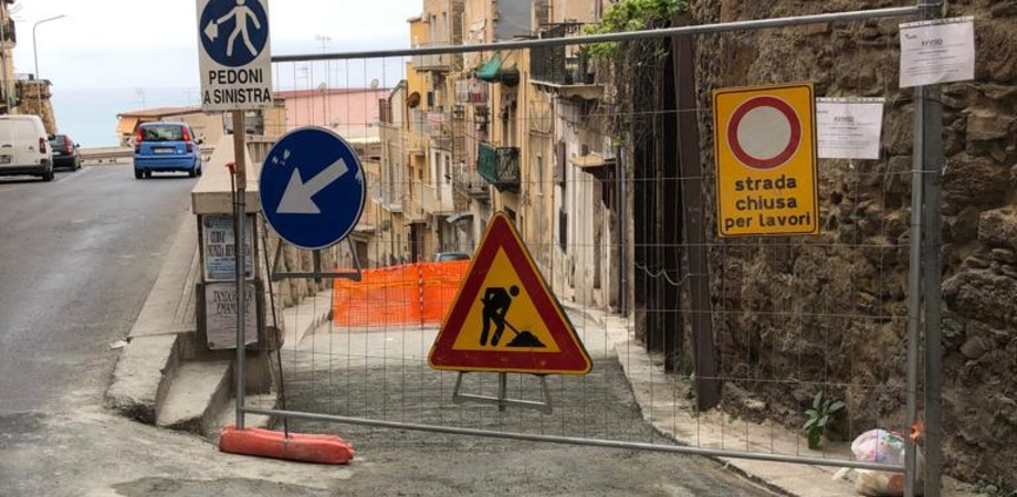 Gela, i gestori di servizi pubblici iniziano ad asfaltare le strade: ripristinata via Matteotti