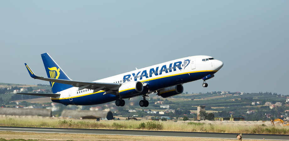 Ryanair, stop ai voli super economici: basta con i biglietti da 9,99 o 24.99 euro 
