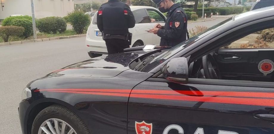 Gela, i carabinieri intensificano i controlli: trovata attività con 5 lavoratori in nero. Eseguiti arresti nei confronti di una donna e un uomo per spaccio e rapina