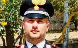 https://www.seguonews.it/premio-chimera-dargento-tra-i-premiati-il-comandante-della-stazione-carabinieri-di-mazzarino