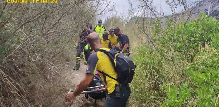 Laghetti di Cavagrande, il soccorso alpino della Guardia di Finanza soccorre turista che si era infortunato