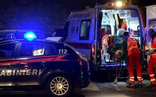 Fugge all'alt dei carabinieri e si schianta frontalmente con un'altra macchina: due vittime