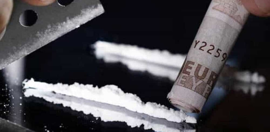 Fa provare la cocaina al figlio di 12 anni, ex moglie lo denuncia ai carabinieri