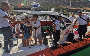 https://www.seguonews.it/in-balia-delle-onde-al-largo-di-castellamare-del-golfo-turisti-in-gommone-salvati-dalla-guardia-costiera