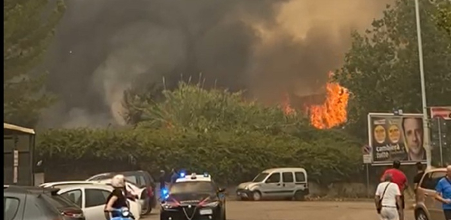 Incendi a Palermo, brucia Borgo Nuovo: in fuga i residenti e le suore di San Francesco