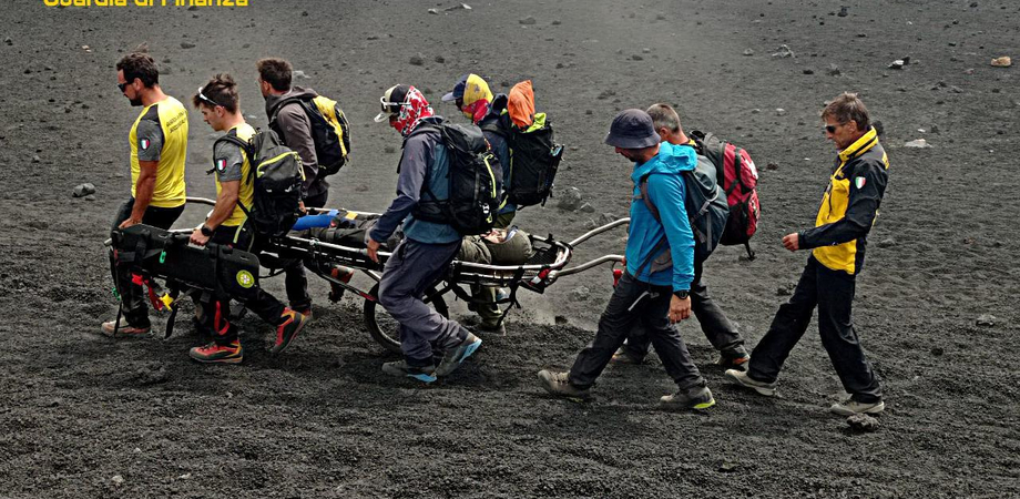 Etna, turista francese cade durante escursione: salvata a 2.600 metri d'altezza