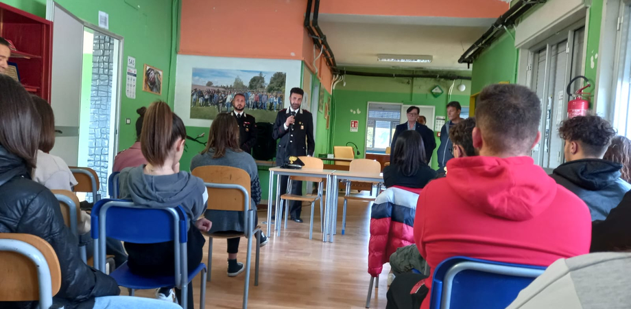 Carabinieri: a Mazzarino alunni a lezione sulla cultura della legalità e su cyberbullismo
